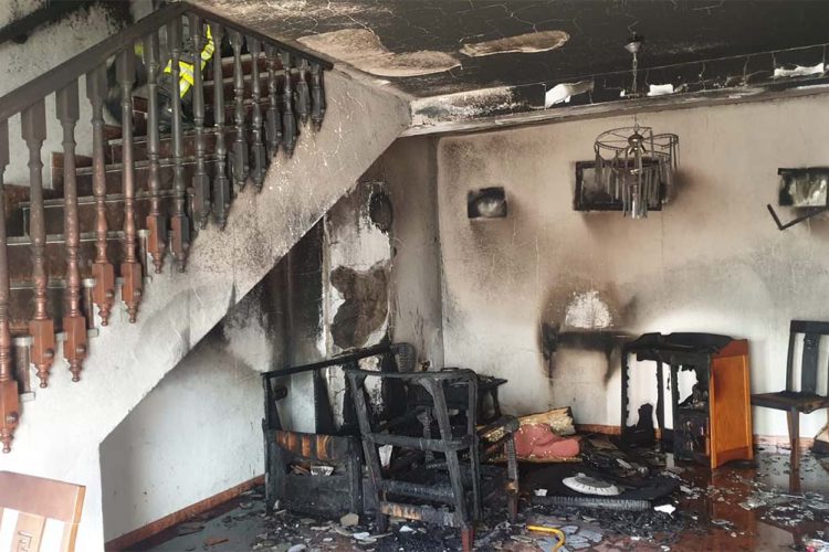 Una mujer sufre quemaduras al declararse un incendio en su vivienda de Jimera de Líbar