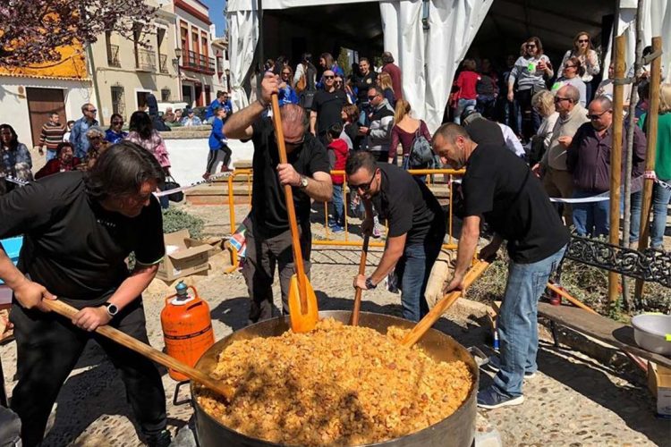 Buen ambiente en las tradicionales Migas de Carnaval con la actuación de las agrupaciones rondeñas