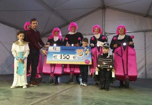 Los premios al mejor disfraz infantil y adulto.