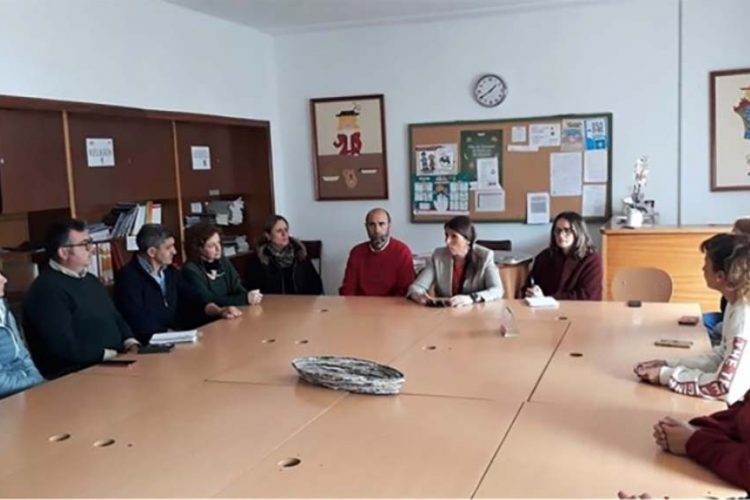 Los padres del colegio de Cortes de la Frontera desconvocan la huelga y sus hijos volverán a clase tras comprometerse Educación a reparar los aseos