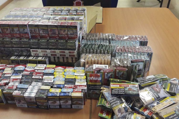 La Policía Local interviene cajetillas de tabaco valoradas en 5.000 euros en un establecimiento que vendía esta sustancia a menores
