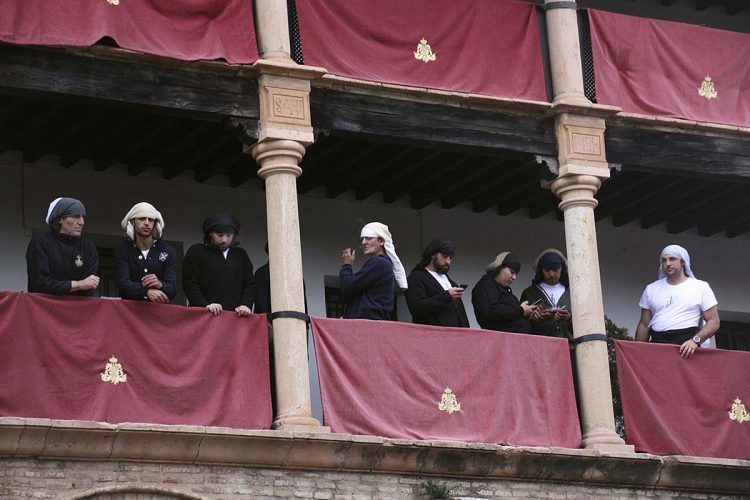 Unas inesperadas y revoltosas lluvias dejan en el interior de sus templos a las hermandades de la Vera Cruz y del Ecce-Homo en la tarde del Jueves Santo