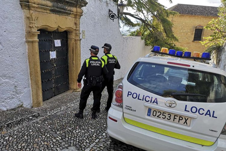 El Tripartito cierra a primeras horas de la mañana la Casa del Rey Moro en una acción que la propiedad considera «ilegal»