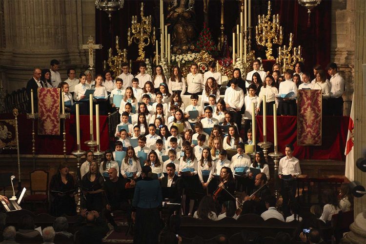 Alumnos y profesores del Conservatorio ‘Ramón Corrales’ ofrecen un concierto de música sacra por todo lo alto en Santa María