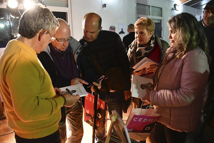 Alpandeire presenta el libro de Guillermo Busutil ‘El balcón del otoño’ sobre las historias personales de sus vecinos