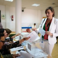 Isabel Aguilera votando en la jornada del pasado domingo 26M.