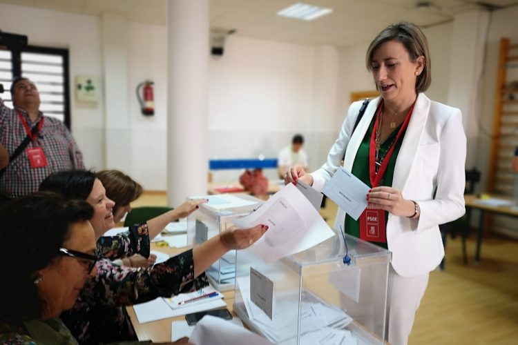 Isabel Aguilera (PSOE): «Hay que respetar la voluntad de los rondeños que han puesto en manos de Maripaz Fernández (PP) el derecho y la obligación de formar gobierno»