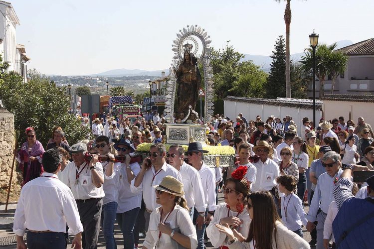 Cientos de rondeños acompañan en romería a la Virgen de la Cabeza cuando se conmemora el 225 aniversario de esta hermandad