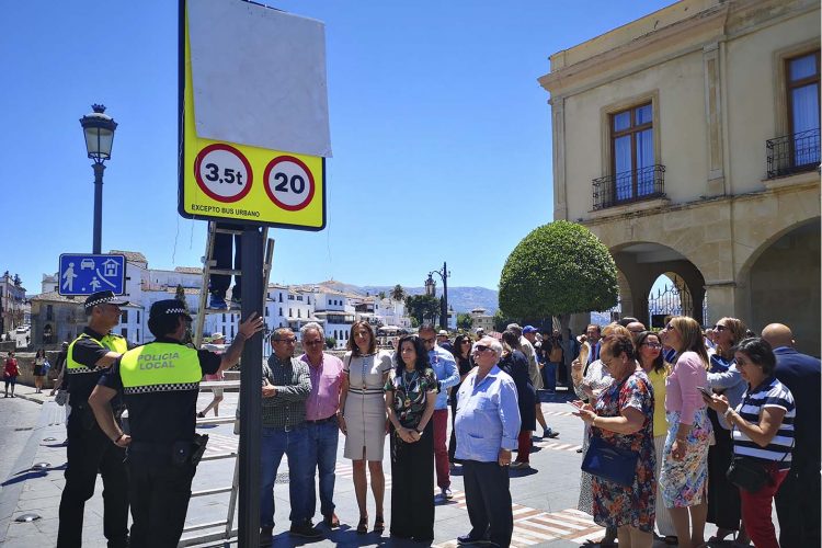 Prometido y hecho: el nuevo equipo de Gobierno (PP-APR) abre al tráfico el Puente Nuevo