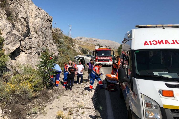 Un hombre resulta herido tras volcar el vehículo que conducía en la carretera A-397 Ronda-San Pedro de Alcántara
