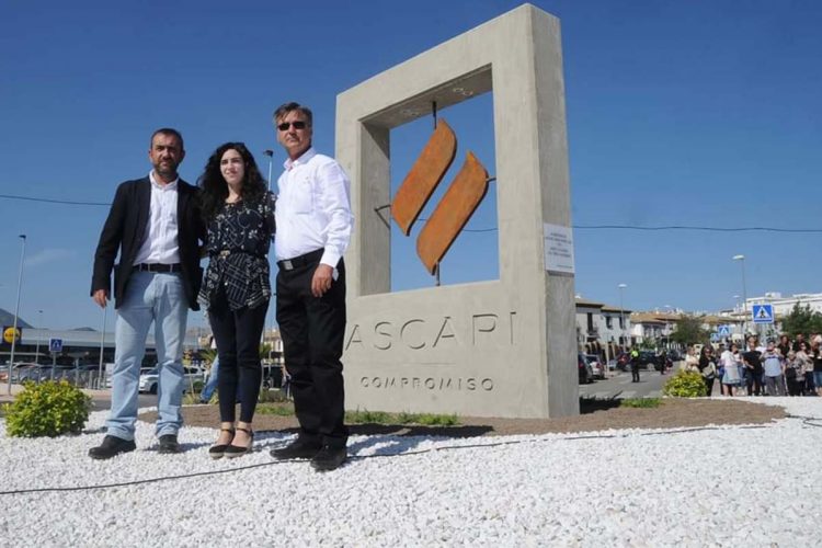 Ronda reconoce la labor del circuito Ascari dedicándole un monolito en una de las rotondas de entrada a la ciudad