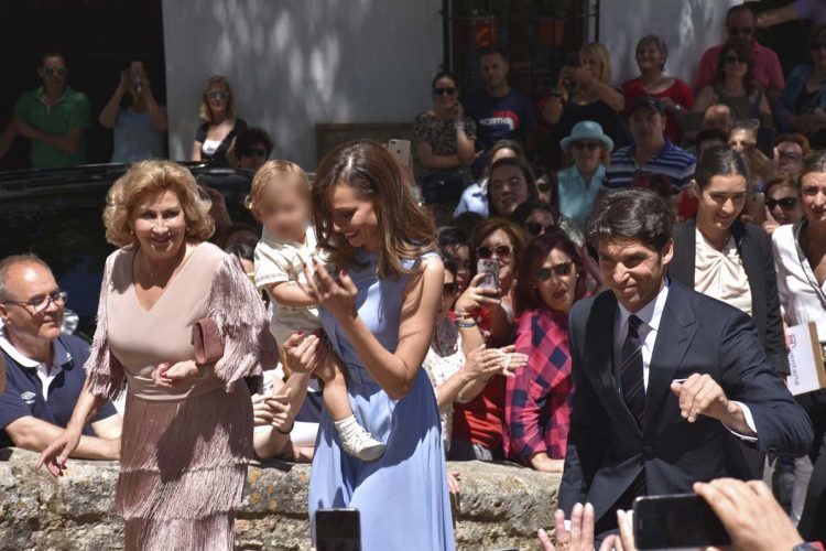 Cayetano Rivera y Eva González celebran en Ronda un día muy especial en sus vidas con el bautizo de su hijo