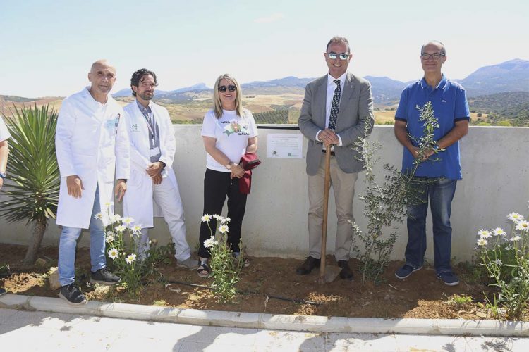 El Hospital de Ronda y la Asociación para la Lucha contra las Enfermedades Renales rinden homenaje a los donantes y sus familias