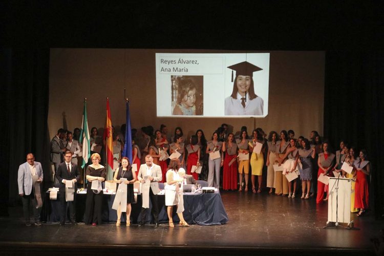 Medio centenar de alumnos se gradúan en la VII Promoción del Centro Universitario de Enfermería de Ronda
