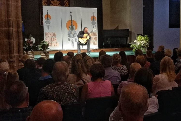 IV Festival de Guitarra de Ronda: Rubén Parejo, donde la guitarra toca el cielo