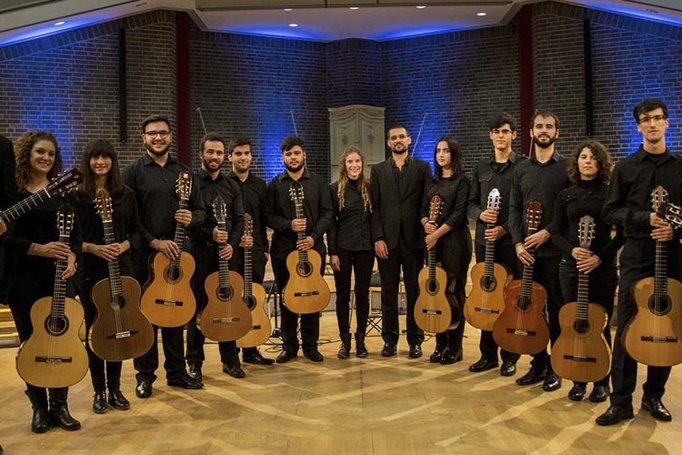 La Fundación Unicaja trae a Ronda un concierto de la Orquesta de Guitarras de Málaga dentro del ciclo ‘Miradas al Sur’