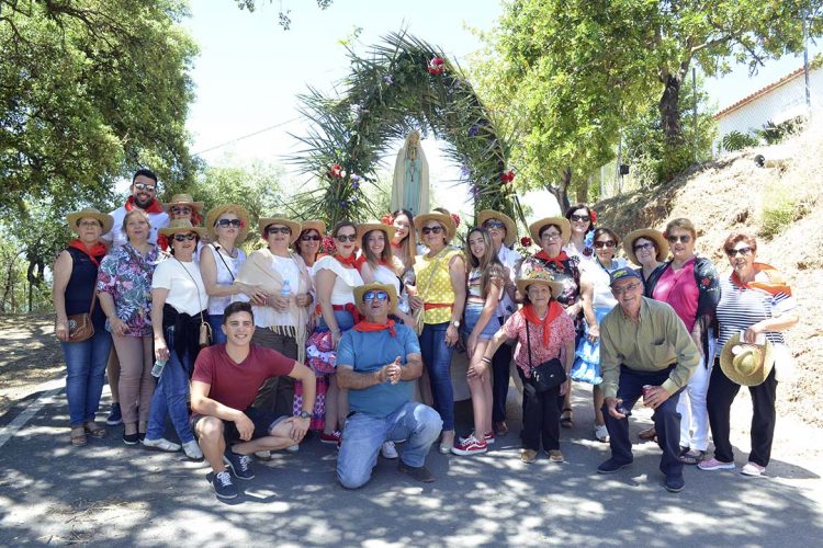 Gran ambiente festivo en la romería de la Virgen de Fátima de Jubrique