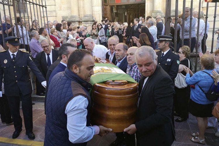 Los rondeños ofrecen una multitudinaria y sentida despedida al ex alcalde Antonio María Marín Lara ‘Toti’