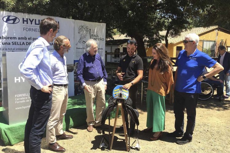 El jinete rondeño Raúl Pinteño diseña la primera silla de montar de España para personas discapacitadas