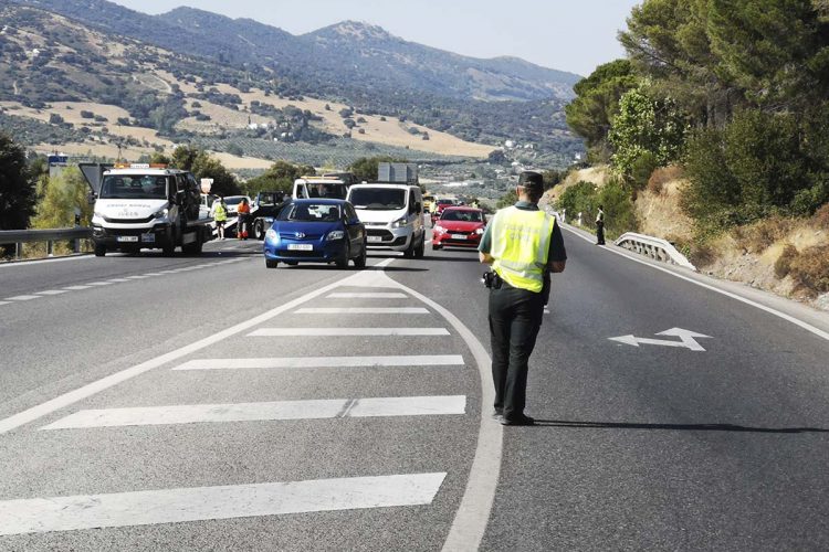 Cuatro personas resultan heridas, entre ellas un bebé, en un accidente en una de las entradas a Ronda