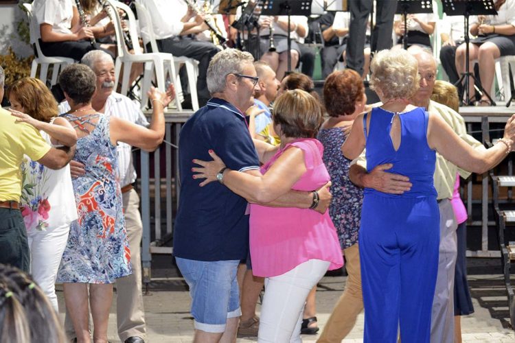 Jubrique celebró con gran ambiente su V Noche del Pasodoble