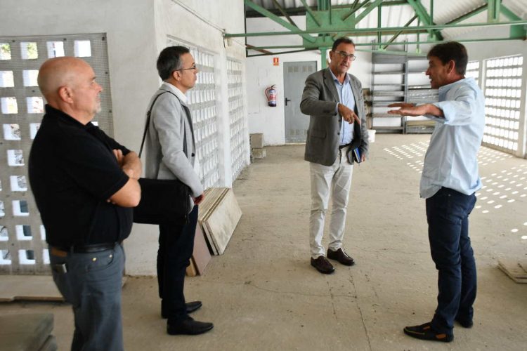 El delegado provincial de Salud anuncia mejoras en el centro médico de Algatocín
