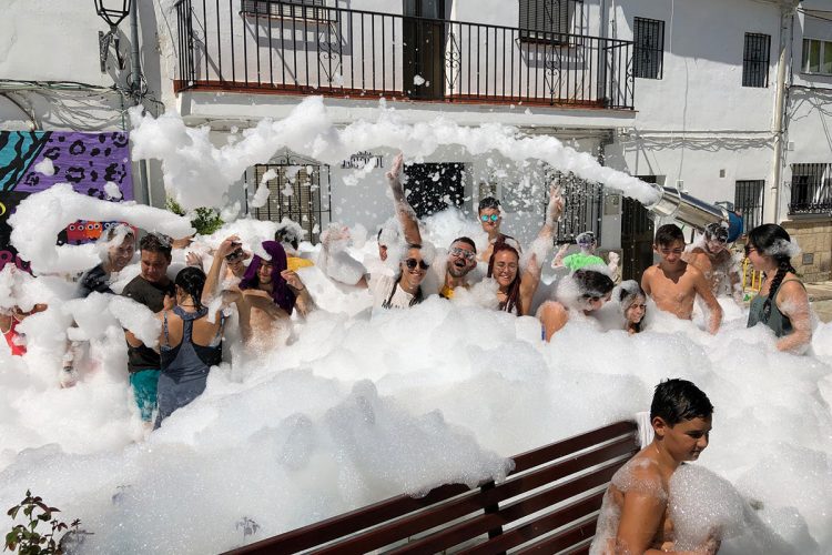 Los vecinos de Atajate se vuelcan en la celebración de su feria en honor a San Roque