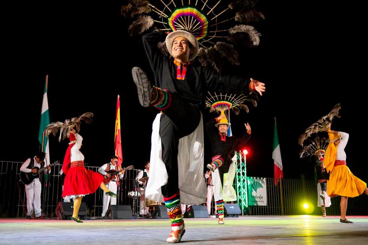 Las Galas Folklóricas ponen colorido a la previa de la feria