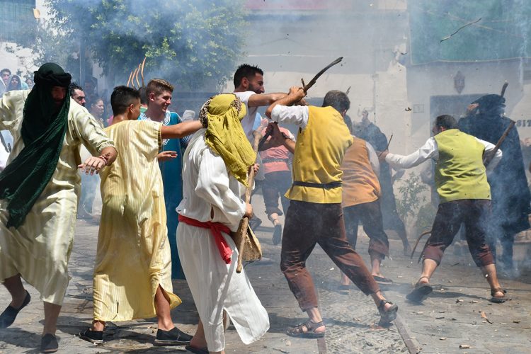 Las tradicionales Fiestas de Moros y Cristianos llenaron de colorido las calles de Benalauría