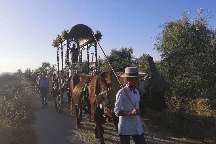 La Virgen de la Cabeza deja su ermita y regresa a Ronda hasta la próxima romería