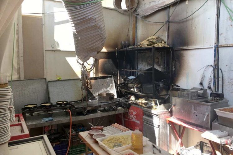 Desalojada una caseta de feria por un incendio en la cocina