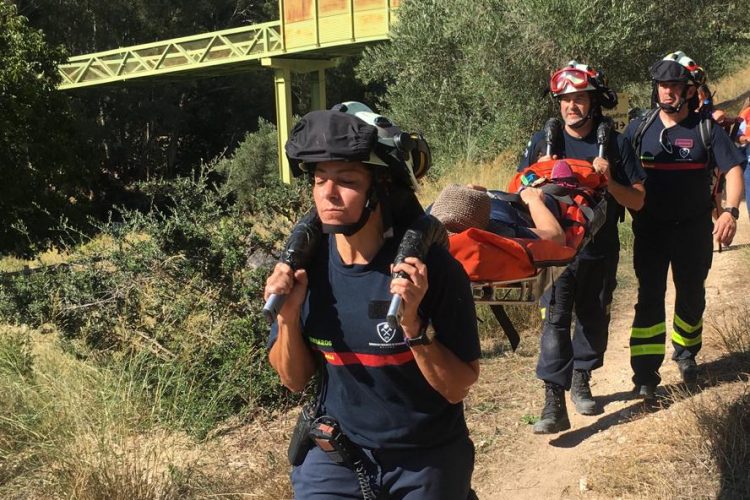 Rescatan a una senderista accidentada en Jimera de Líbar