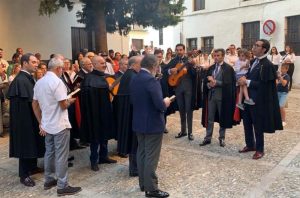 Los auroreros acompañaron a la imagen con sus cánticos. Foto Prensa Ayuntamiento.