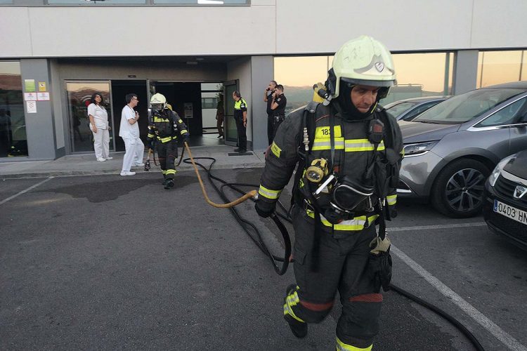 Un incendio causa daños de cierta consideración en la cafetería-restaurante del Hospital de la Serranía