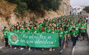 La marcha solidaria ha vuelto a teñir un año más las calles de Ronda de color verde.