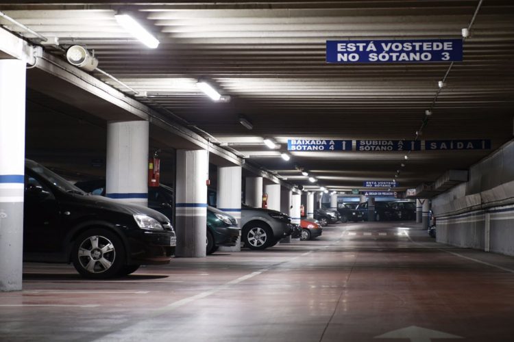 Aparcar en los aeropuertos ya no es tarea difícil