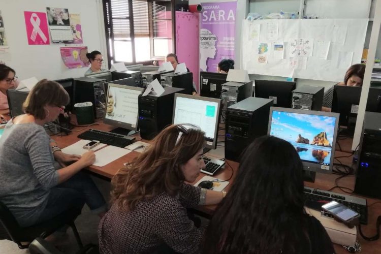 Un taller forma a mujeres emprendedoras del mundo rural en el uso de redes sociales