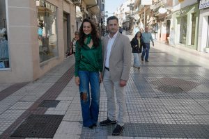 Los concejales socialistas Rafael Márquez y Fátima Fernández.