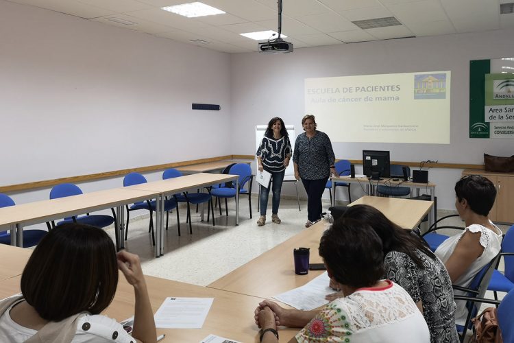 El Área Sanitaria y AYUCA imparten un taller de apoyo para pacientes de cáncer de mama