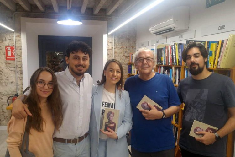 La escritora rondeña Flora Jordán presenta en Málaga su primera selección de poemas