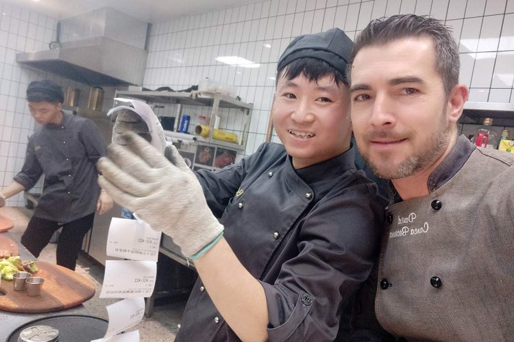 El chef David Canca lleva la gastronomía rondeña a China con su restaurante Beso