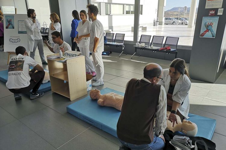 El Área Sanitaria Serranía informa a los ciudadanos sobre cómo actuar ante una parada cardiorrespiratoria