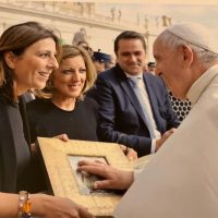 La alcaldesa de Ronda muestra su pesar por el fallecimiento del Papa Francisco