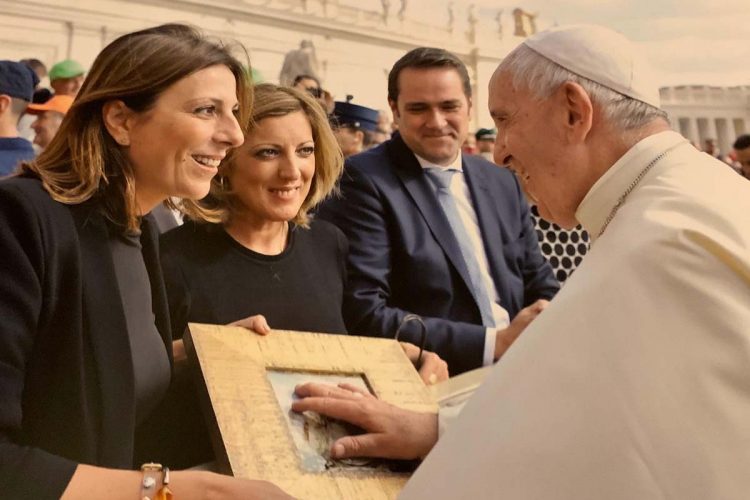 El Papa Francisco recibe en audiencia a la alcaldesa de Ronda