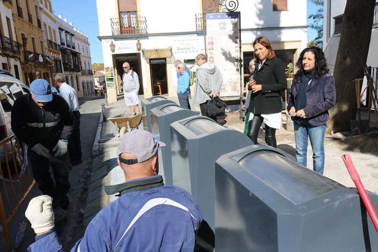Instalan nuevos contenedores soterrados en la calle Armiñán