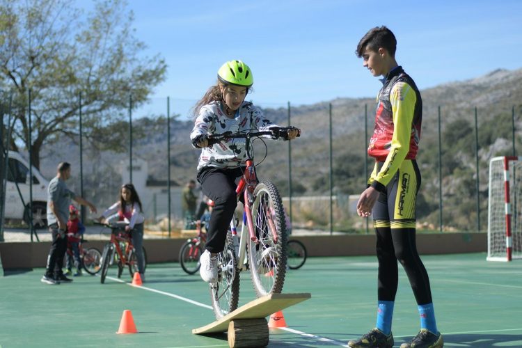 El Ayuntamiento de Parauta pone en marcha una escuela de ciclismo para niños de entre 4 y 14 años