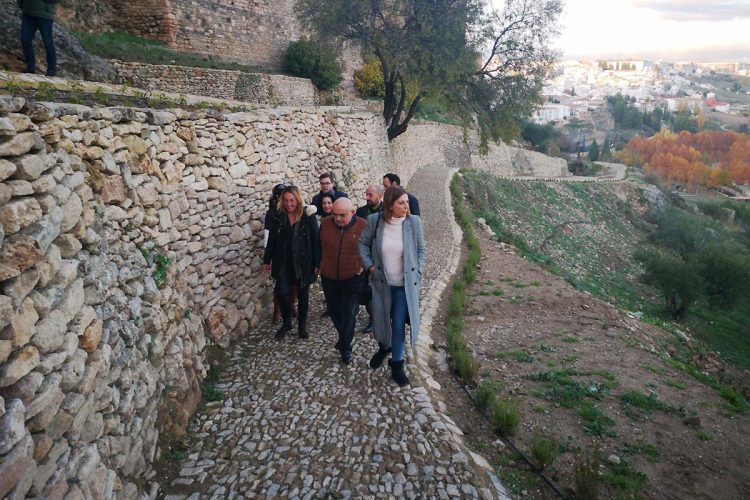 Ronda amplía su oferta turística con la puesta en valor del histórico camino de Los Arrabales que discurre junto a las Murallas