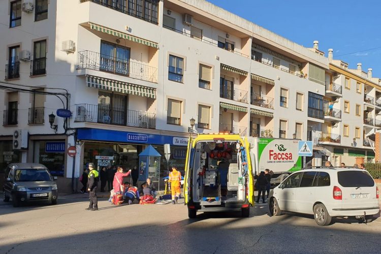 Una mujer resulta herida tras ser arrollada por un camión en un paso de peatones de la plaza del Ahorro