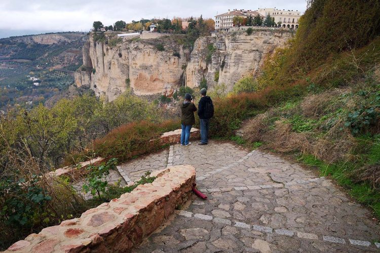 El Ayuntamiento retoma los trabajos de rehabilitación del camino turístico de Albacar con una inversión de casi 114.000 euros