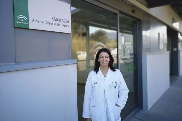 La Unidad de Farmacia del Área de Gestión Sanitaria Serranía imparte una charla sobre uso adecuado de antibióticos